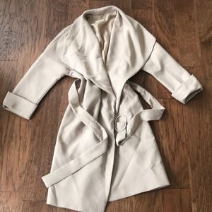 Oversized khaki trench.